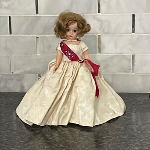 Vintage Madame Alexander Queen Doll
